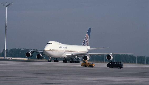 First flight of a Boeing B747-100 of Continental Airlines on 02.06.1992