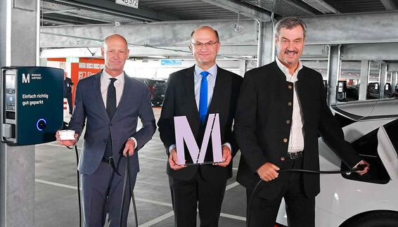 Opening charging station for electric cars at P44 Opening: Charging park for electric cars in P44 at Munich Airport (from left to right: Jost Lammers, CEO Munich Airport, Albert Füracker, Finance Minister and Chairman of the Munich Airport Supervisory Board, and Dr. Markus Söder, Minister-President)